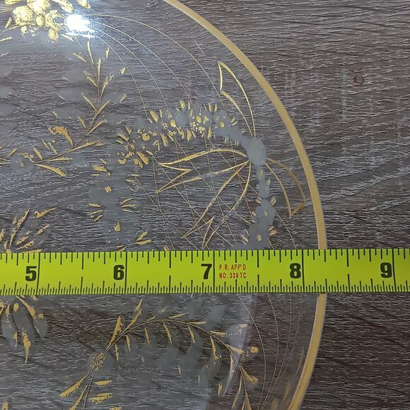 Vintage Etched Glass Platter Gold Wreaths and Bows 8.25" diameter 1.5" tall - Picture 7 of 8
